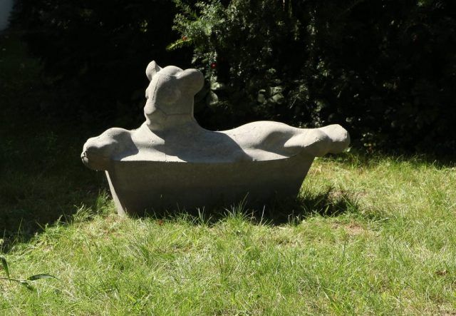 Lew z cyklu Rzeźba ogrodowa